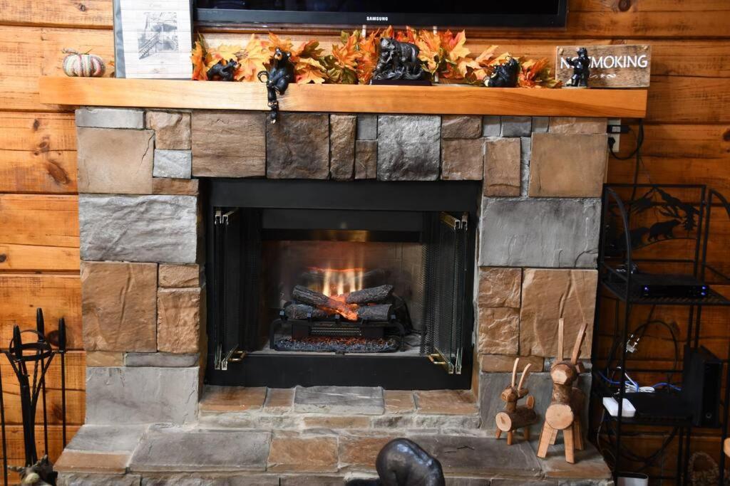 Bear Country Cabin Сивиървил Екстериор снимка