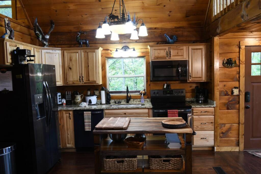 Bear Country Cabin Сивиървил Екстериор снимка
