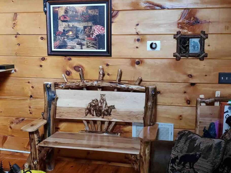 Bear Country Cabin Сивиървил Екстериор снимка