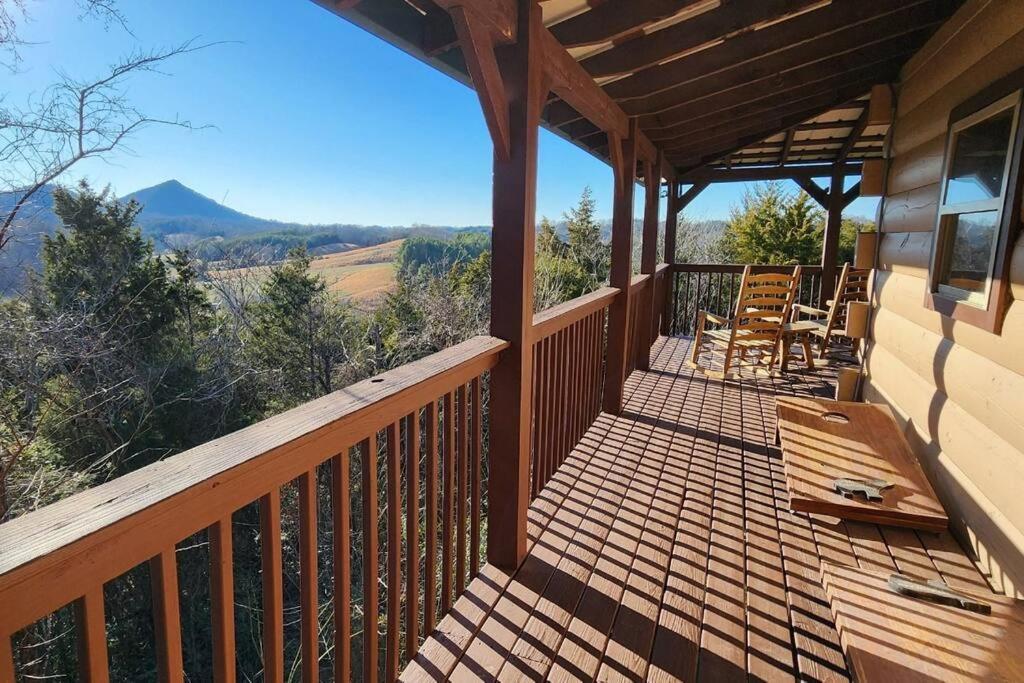 Bear Country Cabin Сивиървил Екстериор снимка