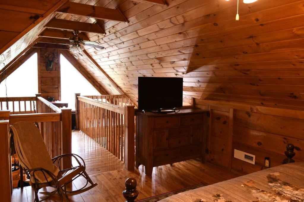 Bear Country Cabin Сивиървил Екстериор снимка