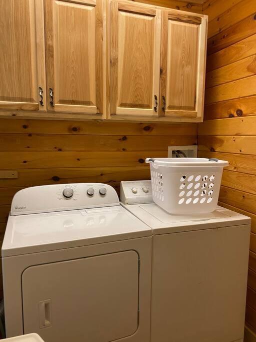 Bear Country Cabin Сивиървил Екстериор снимка