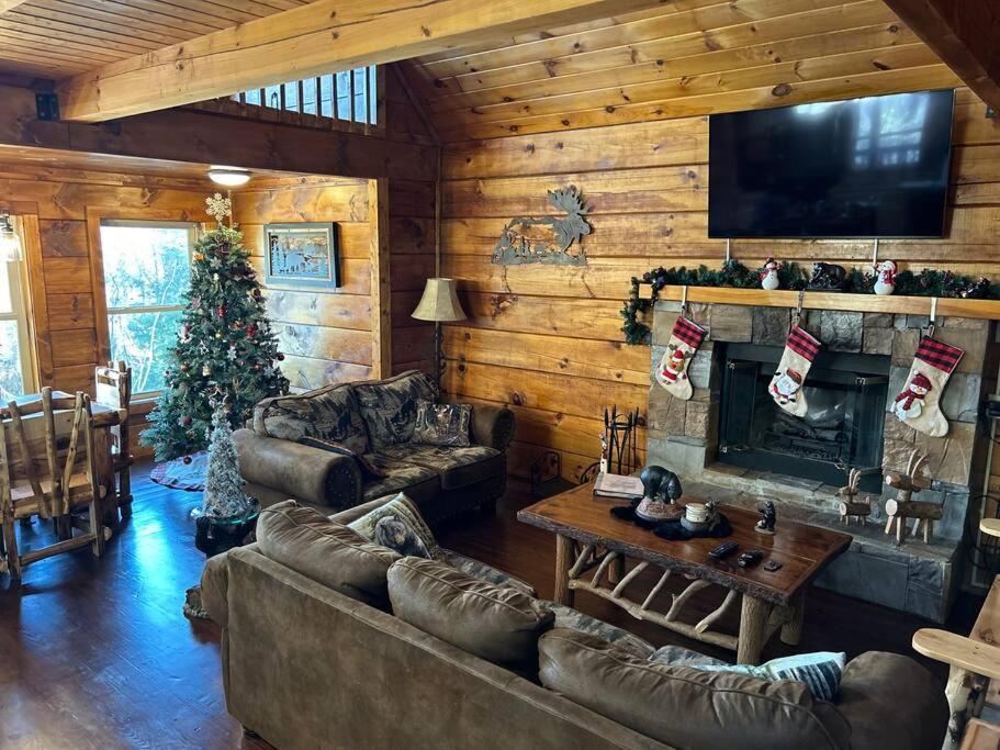 Bear Country Cabin Сивиървил Екстериор снимка