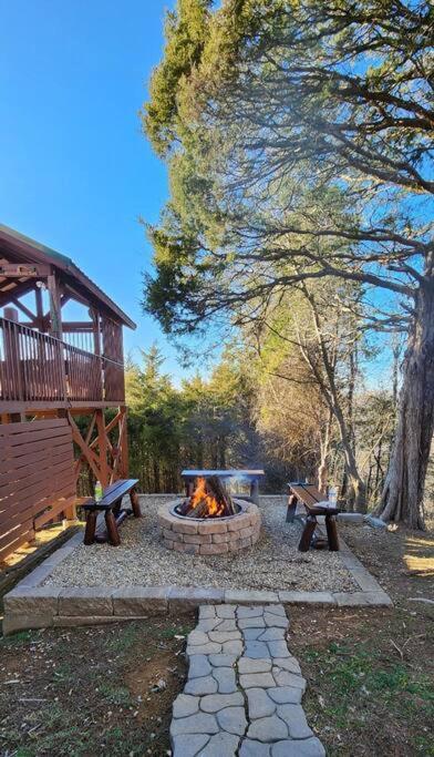 Bear Country Cabin Сивиървил Екстериор снимка