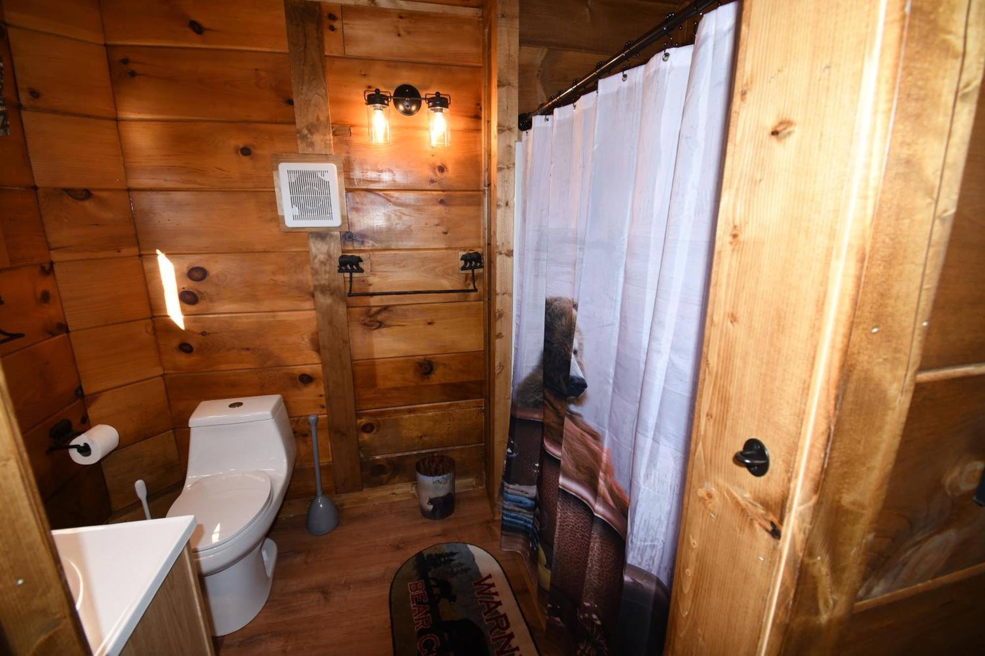 Bear Country Cabin Сивиървил Екстериор снимка