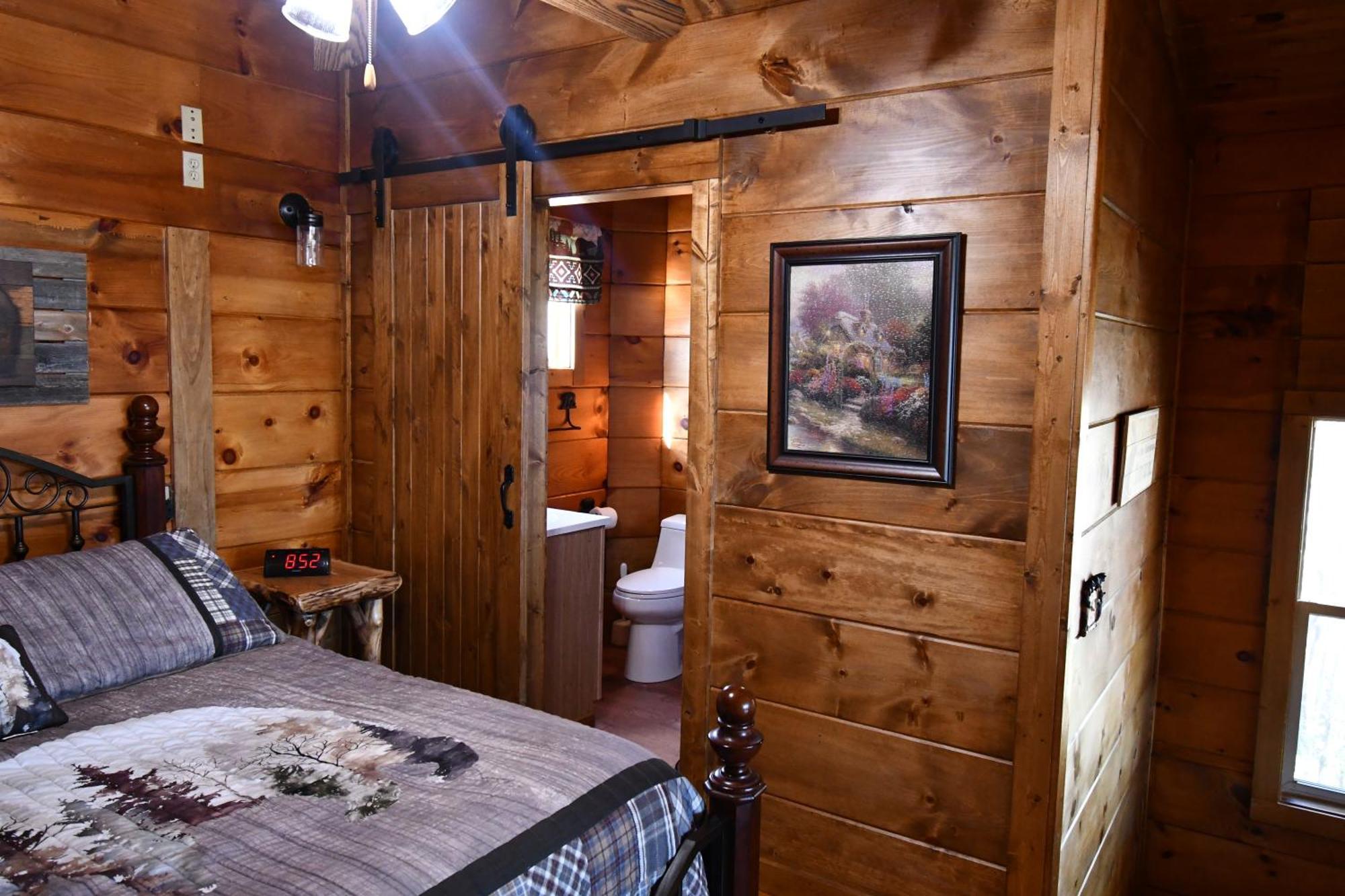 Bear Country Cabin Сивиървил Екстериор снимка
